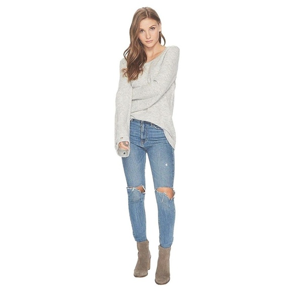 Kenzie Grommet Bell Sleeve High/Low Sweate… - Picture 4 of 4